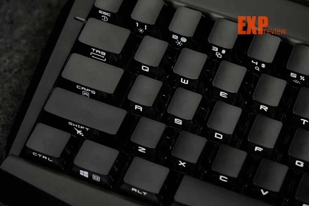 微星 X68K 磁轴键盘上手体验:造型前卫的旗舰级磁轴小配列键盘