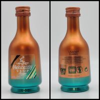 小酒瓶大讲究：从自饮到收藏，酒版怎么选才不踩坑？