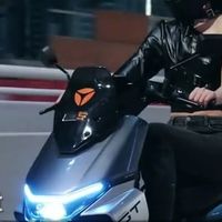 雅迪推高端子品牌VFLY，保时捷设计+换电功能杀入万元电摩市场