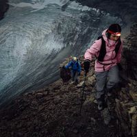 硬壳冲锋衣怎么选？高山专业款VS城野两用款深度对比