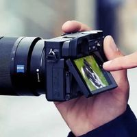 索尼A6400真实力：对焦快、镜头多、Vlog强，但防抖和续航劝退？