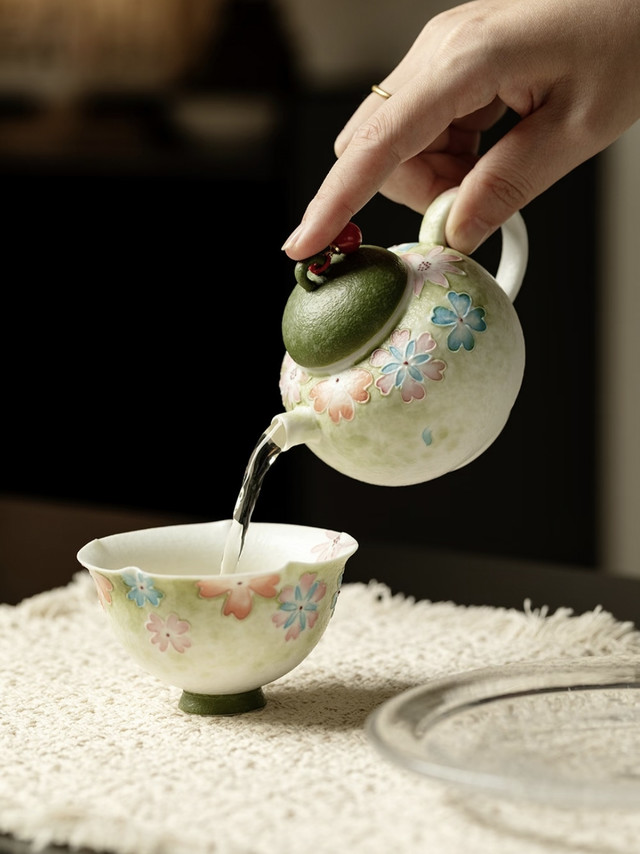 温柔碎花粗陶茶具｜不爱花哨的老爸，独宠这套治愈系茶器