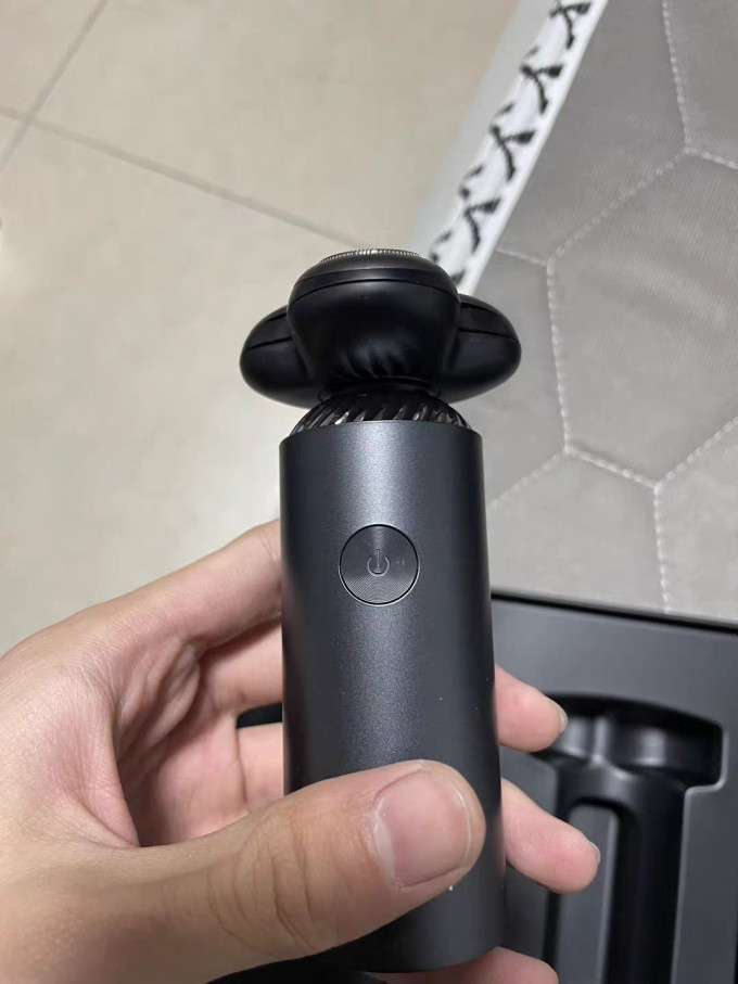 飞科电动剃须刀