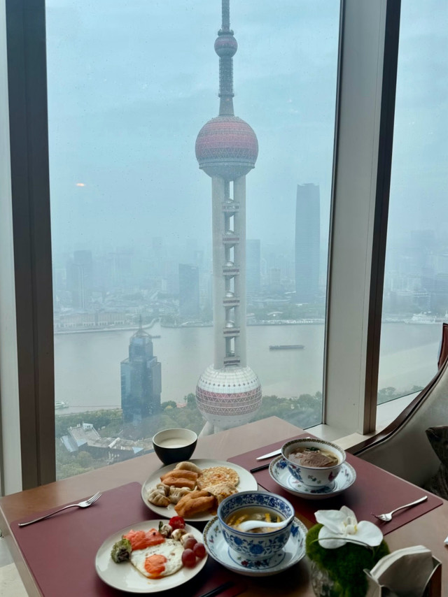 浦东丽思staycation，我压根没舍得拉窗帘 🤯