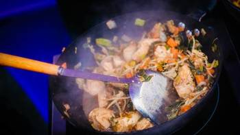 减脂期鸡胸肉这样做，嫩滑不柴还低卡