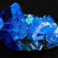 水晶真假难辨？一张表教你从包裹体、双折射到密度全维度避坑