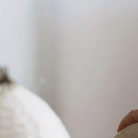 白瓷提梁壶：岁月中的父爱见证