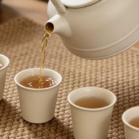 白瓷提梁壶：岁月中的父爱见证