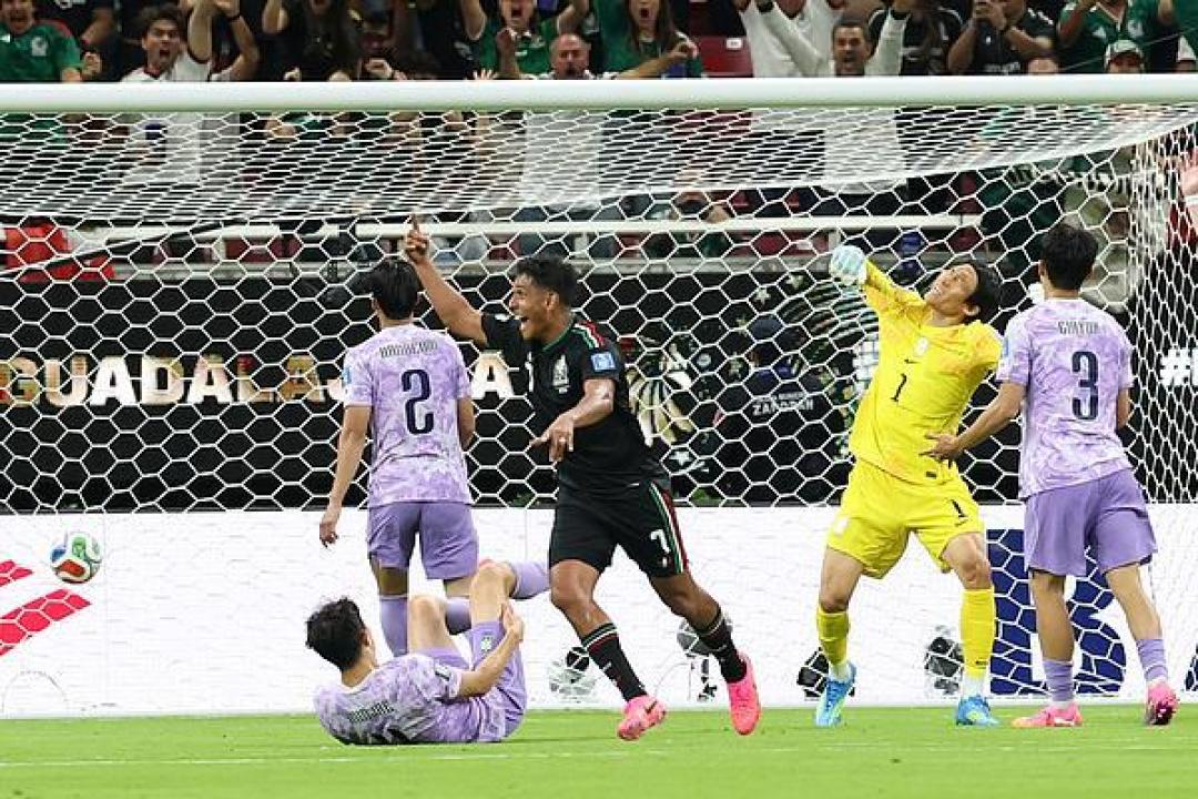 金承奎“黄油手”葬送比赛,但韩国队的失利只怪他吗?