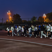 夜跑保命装备清单：看不见的危险这样防