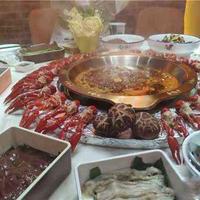 龙虾火锅怎么选？高端现熬、连锁快出、家庭自制全解析