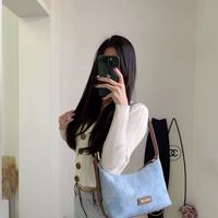 打工人通勤本命包被 MOUSSY 拿捏住了✨