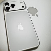 iPhone 17 Pro Max换回铝合金中框：轻了却更易刮花掉漆，值不值得裸机用？
