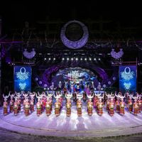 西江千户苗寨双场演艺回归！白天讨花带相亲，夜晚沉浸苗族史诗
