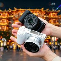 索尼ZV-E10 vs 佳能R50V：谁才是Vlog新手的真香选择？