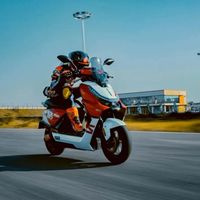 3000W电机+85km/h极速！这台电摩凭啥吊打同级？