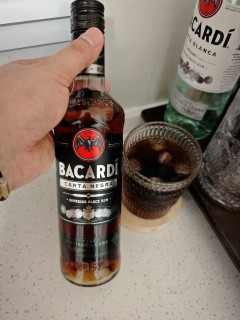 送礼指南｜百加得黑朗姆（Bacardi Black / Carta Negra）