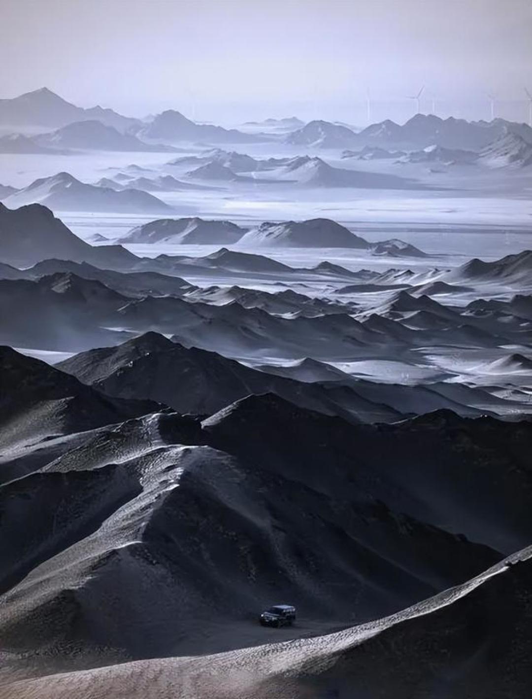 青海黑独山:一幅由天地挥毫的巨幅水墨画卷