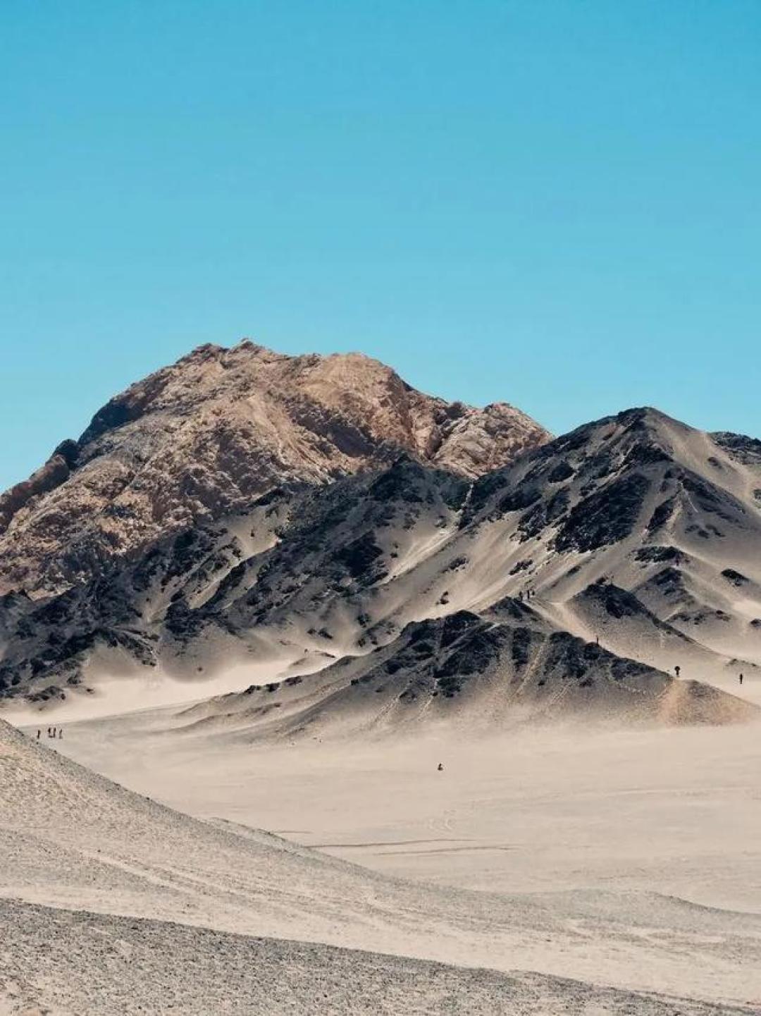 青海黑独山:一幅由天地挥毫的巨幅水墨画卷