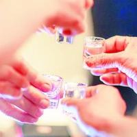 茅台五粮液生肖酒价格分化：原箱坚挺散瓶跳水，老酒成回收香饽饽