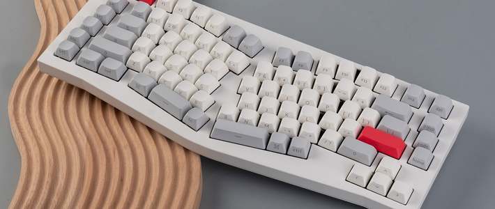 键帽怎么选？PBT vs ABS实测对比，这3个维度决定你用得爽不爽