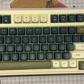 简约电竞风键鼠套装提升桌面格调