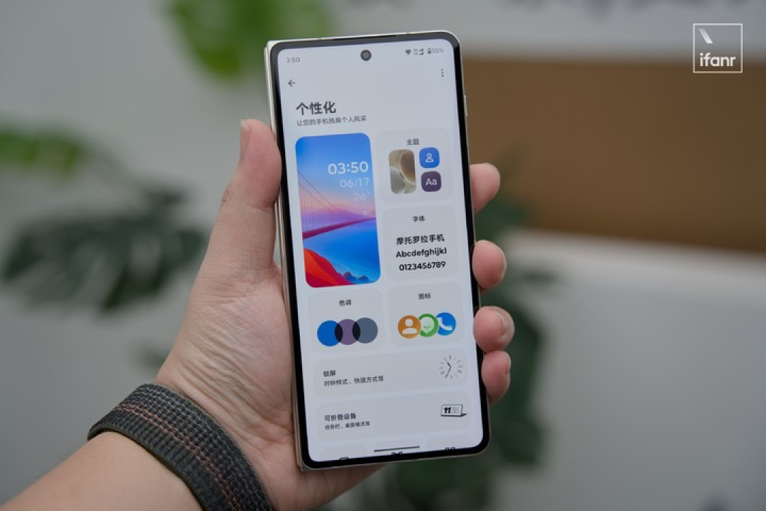 摩托罗拉 Razr Fold 体验:去,把三星的桌子掀了