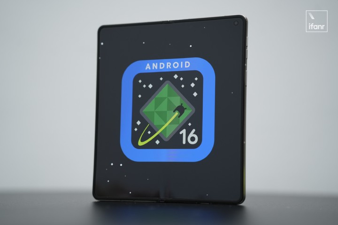 摩托罗拉 Razr Fold 体验:去,把三星的桌子掀了