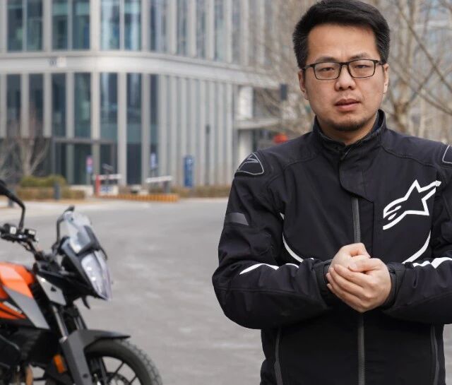 KTM 390 ADV全系详解：排量、座高、电控怎么选？一文看懂各版本差异