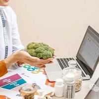 两颗坚果、一碗骨汤、一把南瓜籽——营养师的一天原来这么过
