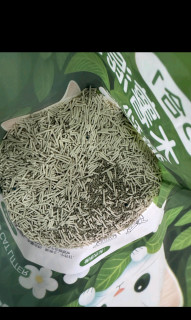 猫砂选择：粉尘、除臭与结团