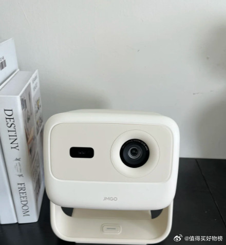618 租房投影怎么选？高性价比机型推荐看这里618 购物狂欢期间,不少租房党都在纠结618 租房投影怎么选。租房场景讲究便携实用、性价比高、适配多样空间,同时还要兼顾观影画质,选对一款投影,就能轻松