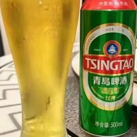 家里常备两款啤酒，口感风格不一样，价格划算，整箱囤不心疼