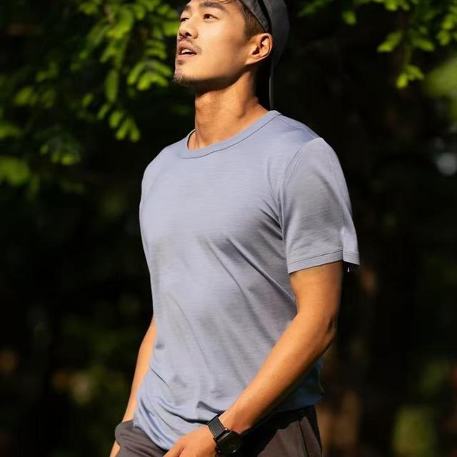 99%抑菌率是真是假？三类抗菌T恤实测对比，洗50次后差距惊人