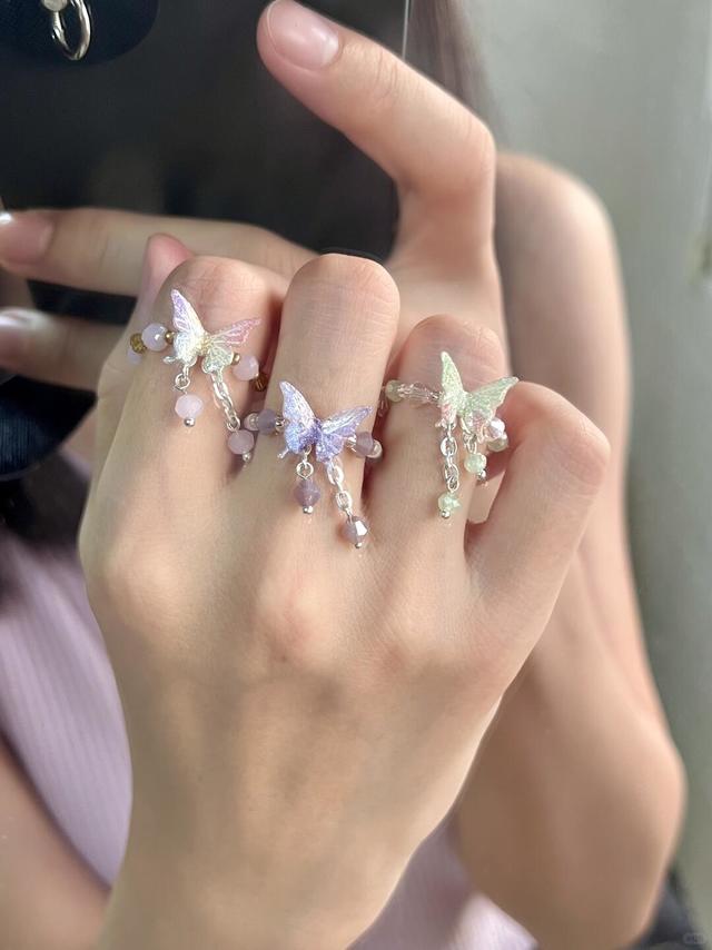像蝴蝶🦋一样，掠过人间烟火💍