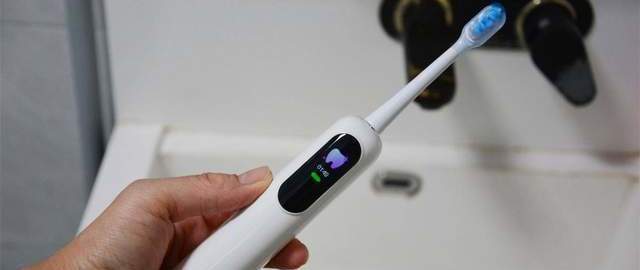 复杂牙况救星，不伤牙的超级扫振！测评FIONX电动牙刷呵护健康