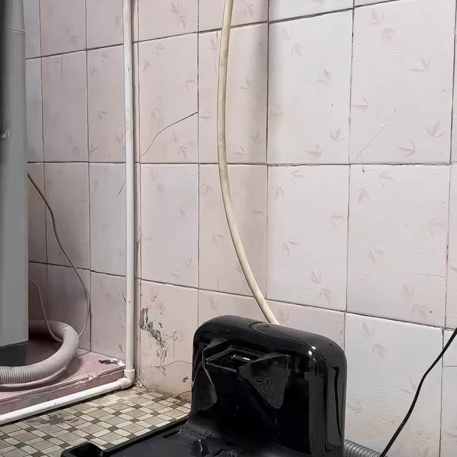 两款洗地机安装方案对比，自动上下水功能体验差异明显