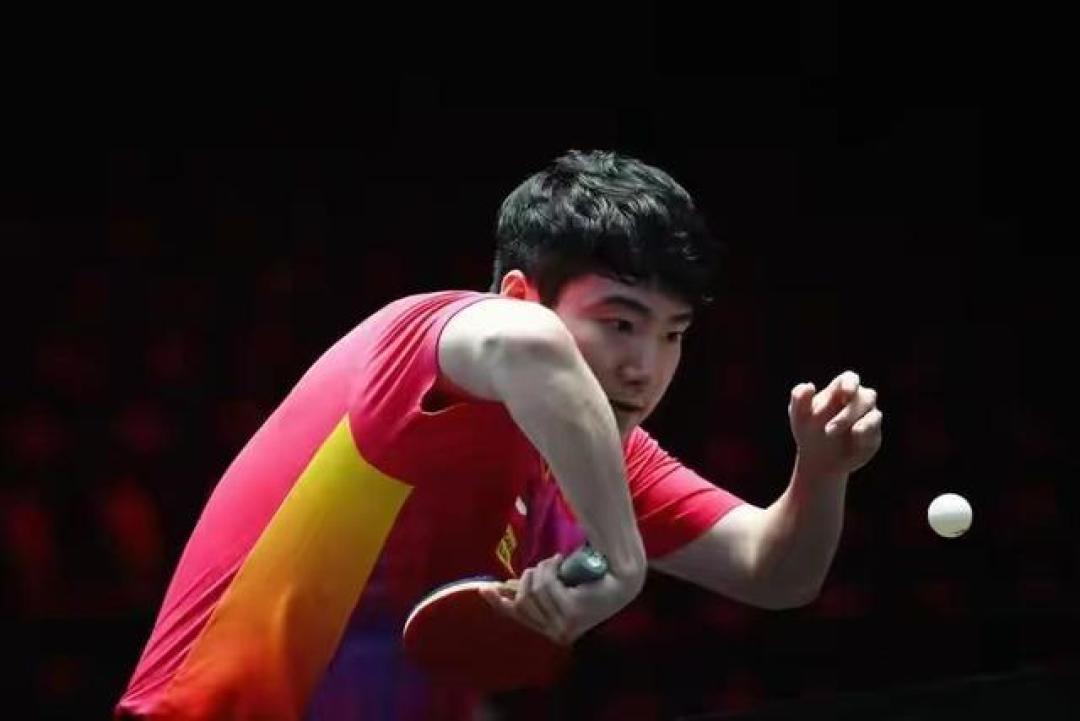 国乒新副队长梁靖崑因伤退赛,曾打封闭上演惊天逆转