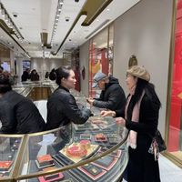 老庙黄金一口价套路深：克重藏猫腻溢价超想象，消费者买贵花冤枉钱