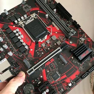 新手装机主板选购指南：拒绝盲目堆料，精准避坑！
