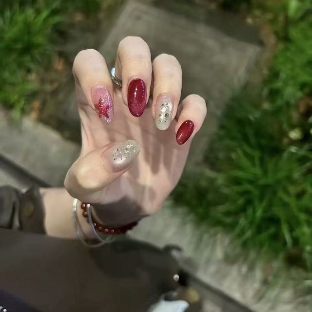 懒人美甲天花板🐱！恩妮诗五合一乌梅子酱，黄皮脚趾也逆袭✨