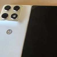 Motorola Razr Ultra 2026发布：涨价200美元比三星贵400刀，最贵翻盖折叠屏值得买吗