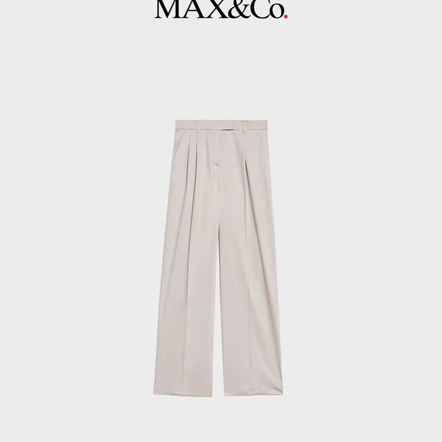 被 MAX&Co. 这条灰缎阔腿裤拿捏松弛贵气✨