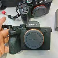 索尼A7M4还是A7C2？同为3300万像素全能水桶机，选谁更值
