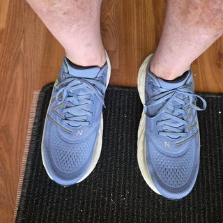 轻20克不减‘云端’缓冲，ASICS NIMBUS 28涨价10美元到底值不值？