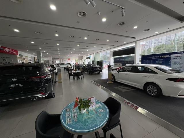 燃油车彻底卖不动了！月销从1万跌到194辆，合资4S店开始批量关门