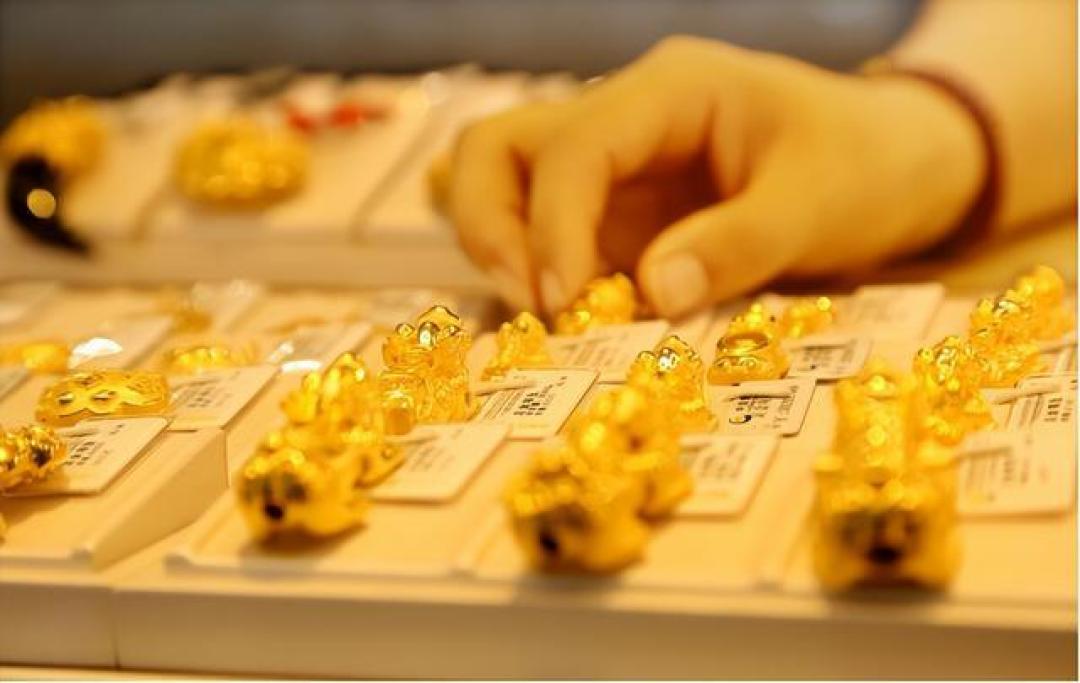 金价暴跌万人弃购:原来聪明钱都从金饰流向了投资金条