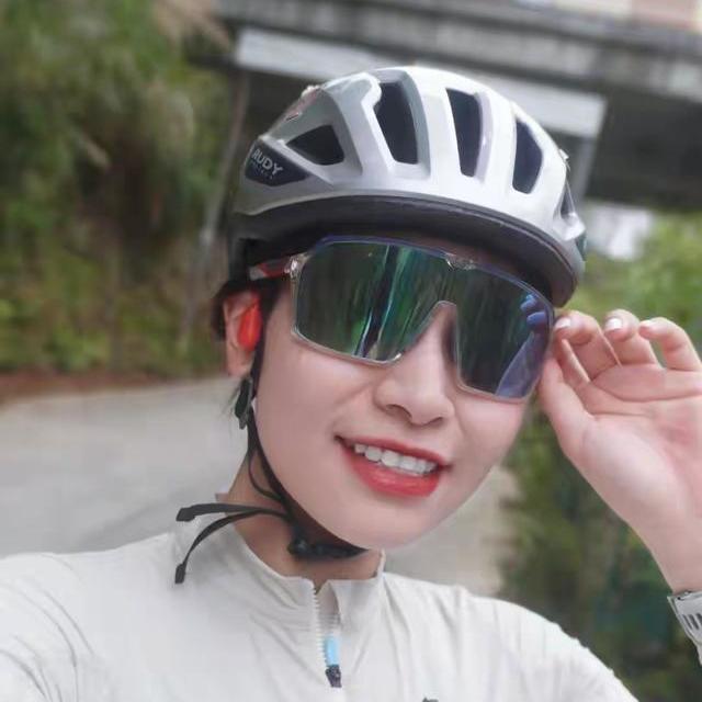 2025智能头盔横评：799元高端款vs169元性价比之王，哪些功能真的救过命