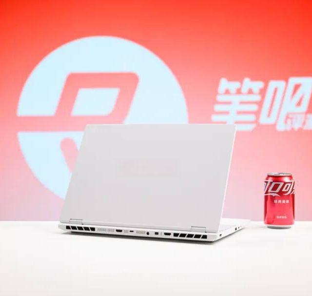 300W充电头只有巴掌大！2026氮化镓充电器横评，轻薄性能全都要