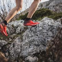 这双国产越野鞋轻42g抓地无对手！实测对比Salomon Nike